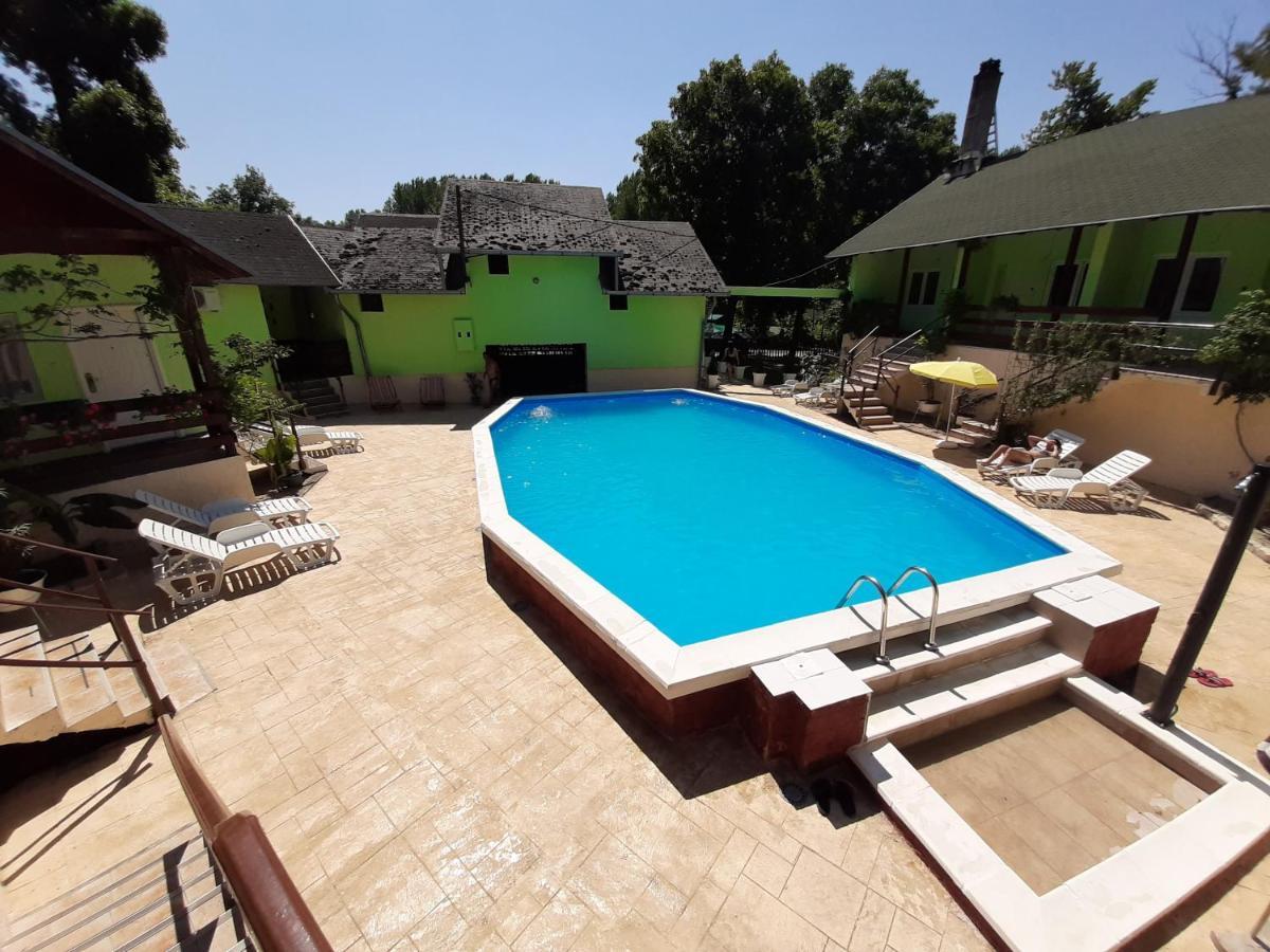 Pool And Villa Splav Dunavac Futog Bagian luar foto