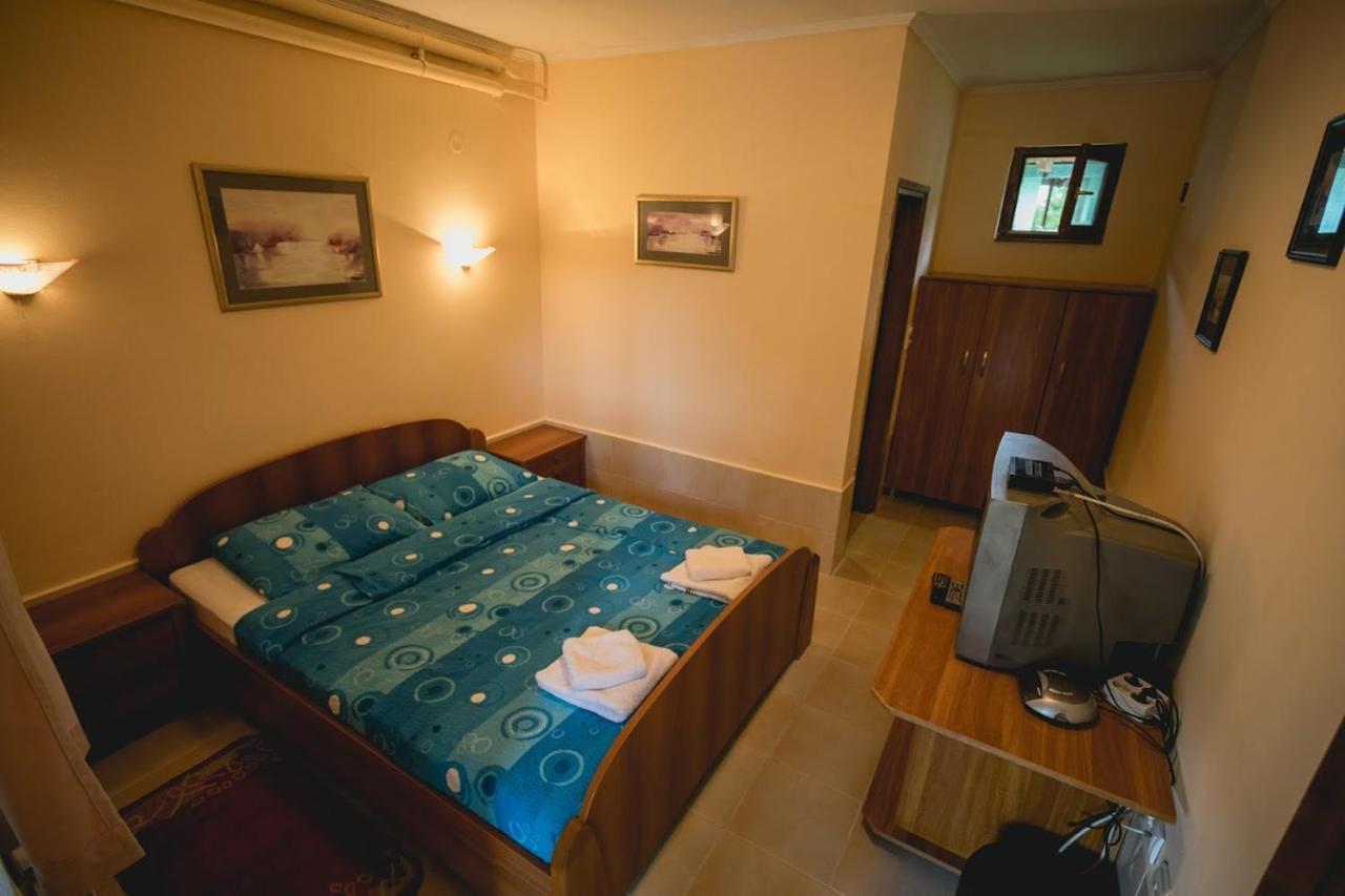Pool And Villa Splav Dunavac Futog Bagian luar foto