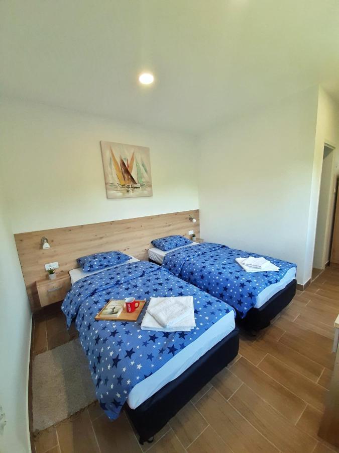Pool And Villa Splav Dunavac Futog Bagian luar foto